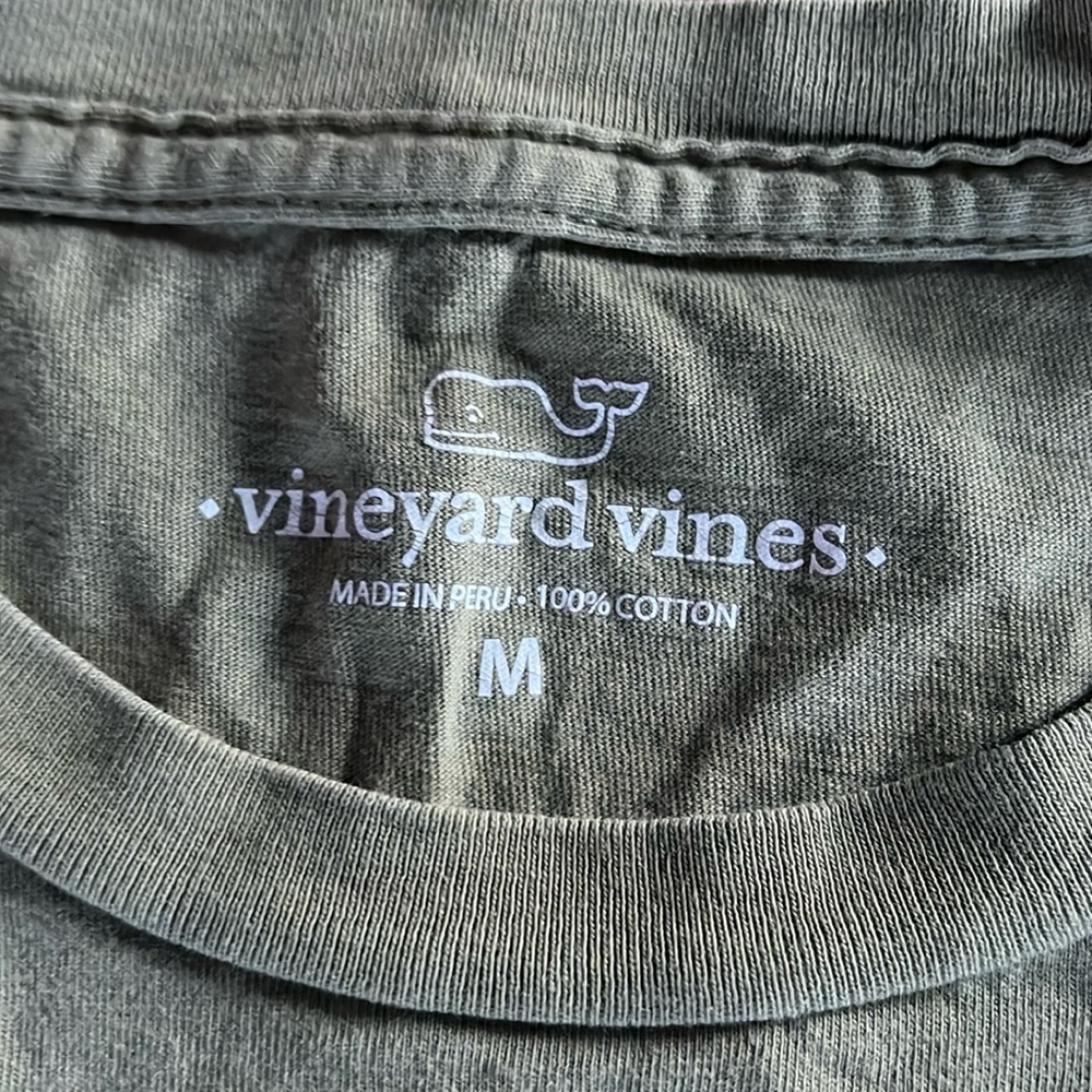 Men’s medium olive green vineyard vines men’s medium long sleeve tee